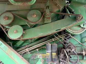 1996 John Deere 9600 Header with Canola Pickup Front