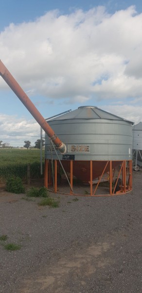 Sherwell 240 bag Auger Field Bin