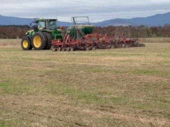 8010 Bourgault bar with 3,000 Simplicity bin and Single disc