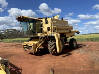 TX36 New Holland header