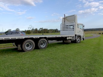 2005 Mitsubishi FV500 Tray Truck