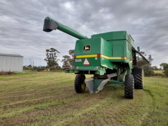 1997 John Deere Anniversery Edition 9500 Header
