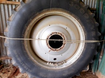 Dual Rims/Tyres off Case Magnum 220
