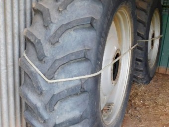 Dual Rims/Tyres off Case Magnum 220