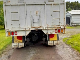 1986 International ACCO 1950D Tipper Truck