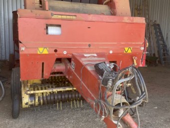 New Holland 650 Fastnet Round Baler