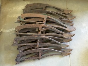 Crop lifters