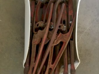 Crop lifters
