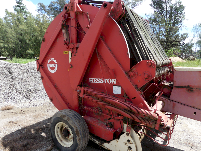 Hesston 5800 Round Baler