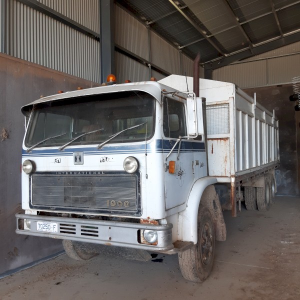 International Acco 1952A Tip Tray with Grain Bin