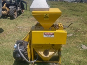 9 inch Roller Mill with Auger and Bin