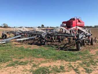 Morris 8370 Bin + Flexicoil 820 Bar Airseeder Unit