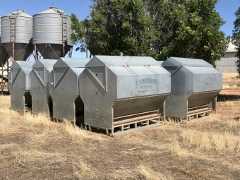 UNIVERSAL 4200L FEEDERs ( x 10)
