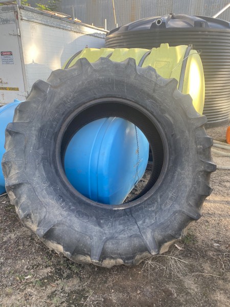 Used 23.1-34 tractor tyres
