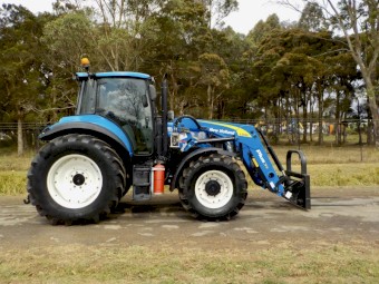 2017 New Holland T5.115 PLUS Electro Command 4x4 115hp Agricultural Farm Tractor
