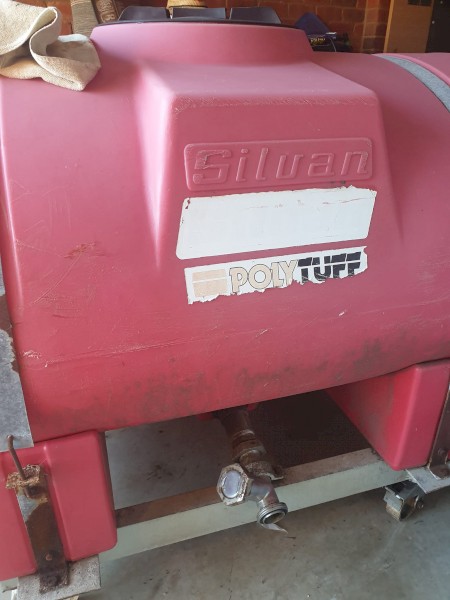 Silvan 1000 litre tank on wheels