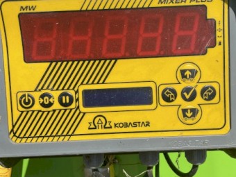 Feed mixer