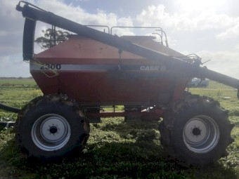 Flexicoil ST820 and Concord 2300 Airseeder