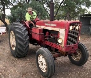 1970 McCormick International 564 Tractor