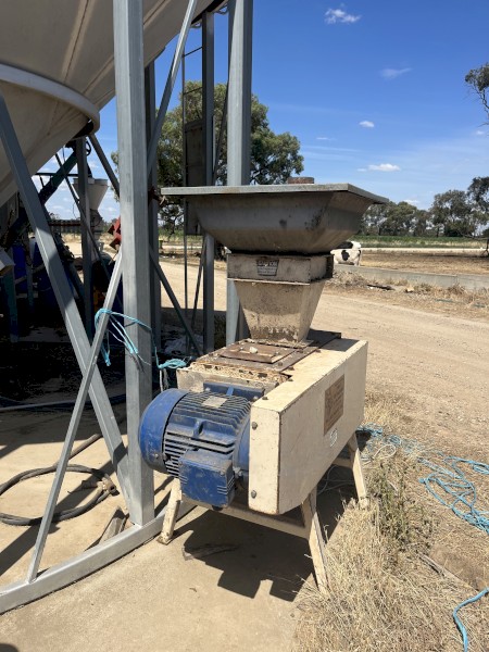 Under Auction - (A224) Wolf Roller Mill 