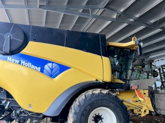 2011 New Holland CR9080 with Fronts