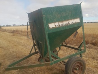 Towable grain feeder 