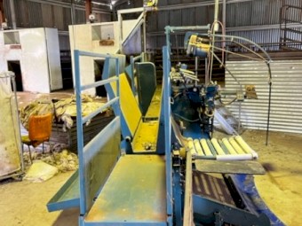 Used 2009 Peak Hill ShearEzy air operated Upright Shearing Platform - NIL GST in price