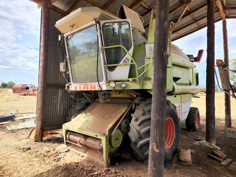 Claas Dominator 106 Header with front