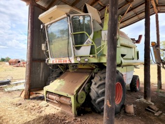 Claas Dominator 106 Header with front