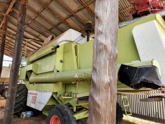 Claas Dominator 106 Header with front