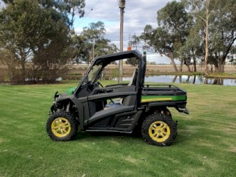 John Deere Gator