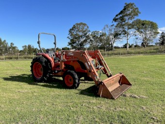 Kubota MX5100D tractor 