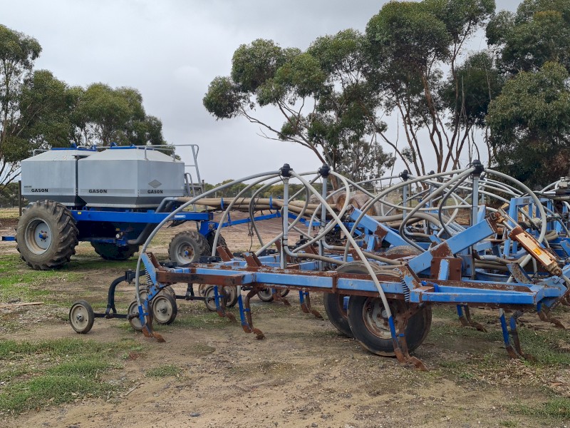 35ft Gason Cultimaster 5100 Seeder Bar with 1850 Air Cart