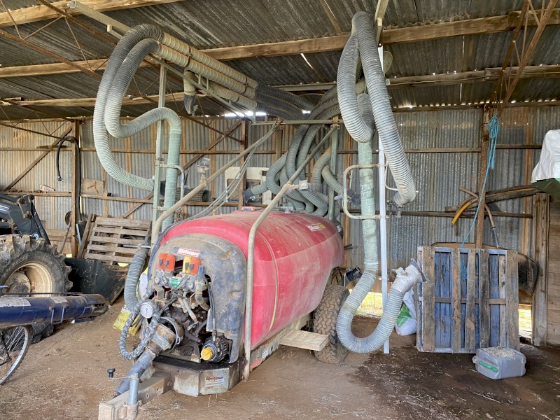 Silvan 2000 litre airblast vine sprayer with Nobili Oktopus 2 row sprayer. 