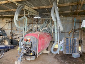 Silvan 2000 litre airblast vine sprayer with Nobili Oktopus 2 row sprayer. 