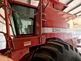 Case IH 2366 Header with Front