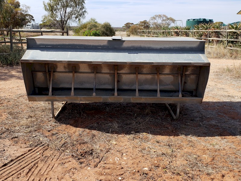 Magnus Ezyfeeder Sheep Feeder