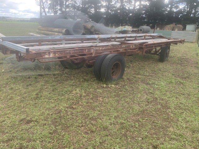 Truck Chassis / Hay Trailer
