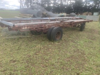 Truck Chassis / Hay Trailer