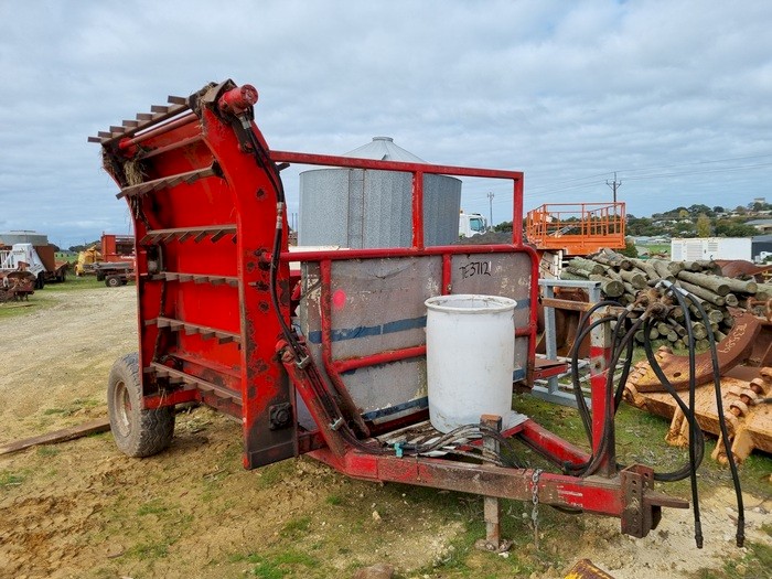 CMI Hay Feed Out Wagon