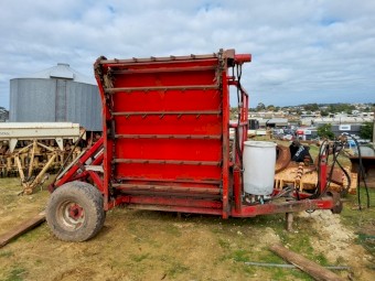CMI Hay Feed Out Wagon