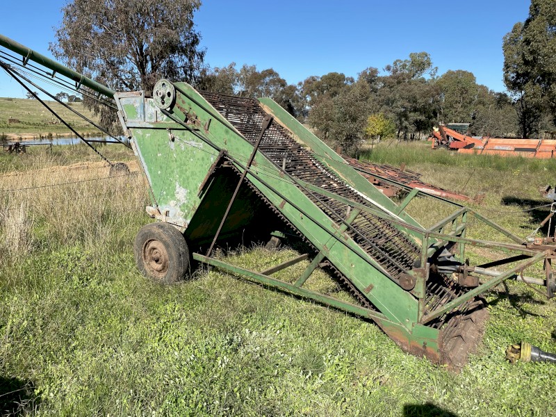 Chicken manure lifter 