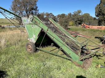 Chicken manure lifter 