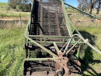 Chicken manure lifter 