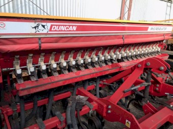 Duncan Mk 3 23row Seeder,pasture harrows,Bison Tyre Roller