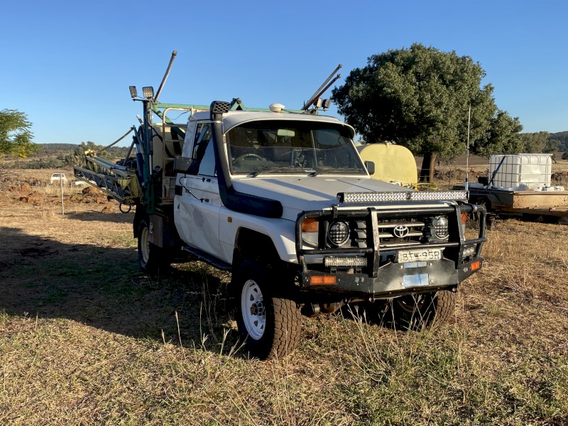 2000 Toyota LandCruiser Tray Back with Boomspray