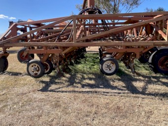 Gyral Parallelogram Air seeder
