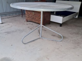Round metal wool table