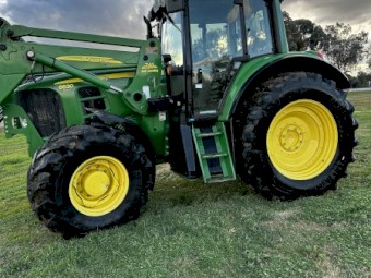 JOHN DEERE 6630 Premium Tractor 130 HP