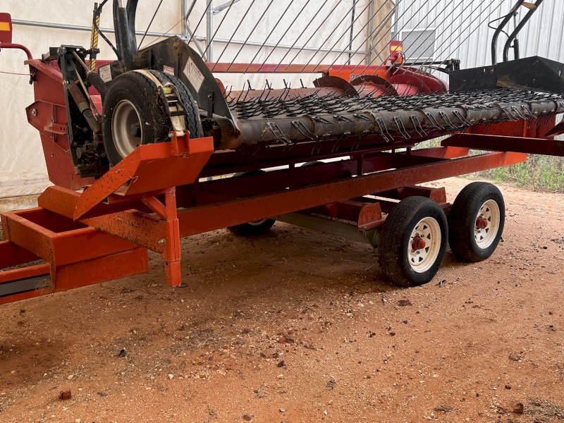 Case IH 2016 Pick Up Front with Trailer